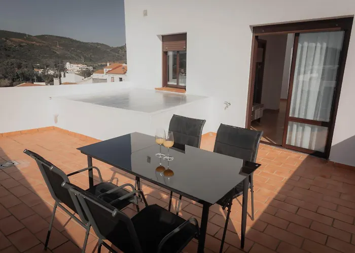 Neade Residencial Suites